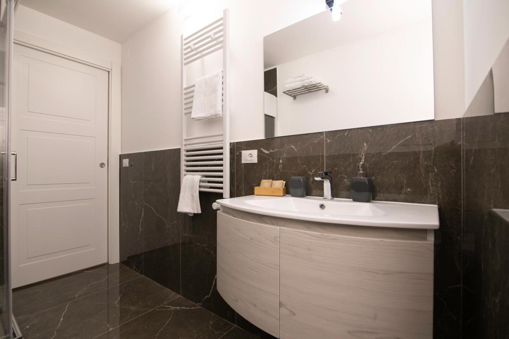 Villareale47 Luxury Suites & Rooms Palermo Eksteriør billede